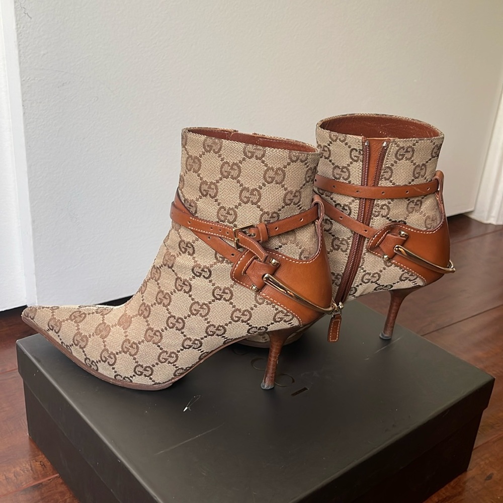 Gucci Logo Cavas Ankle Boots